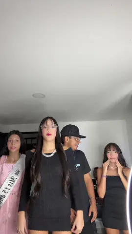 A post by @r_oyerlin on TikTok caption: @🦋 saray 💙 @alexander__975 @La_rata 