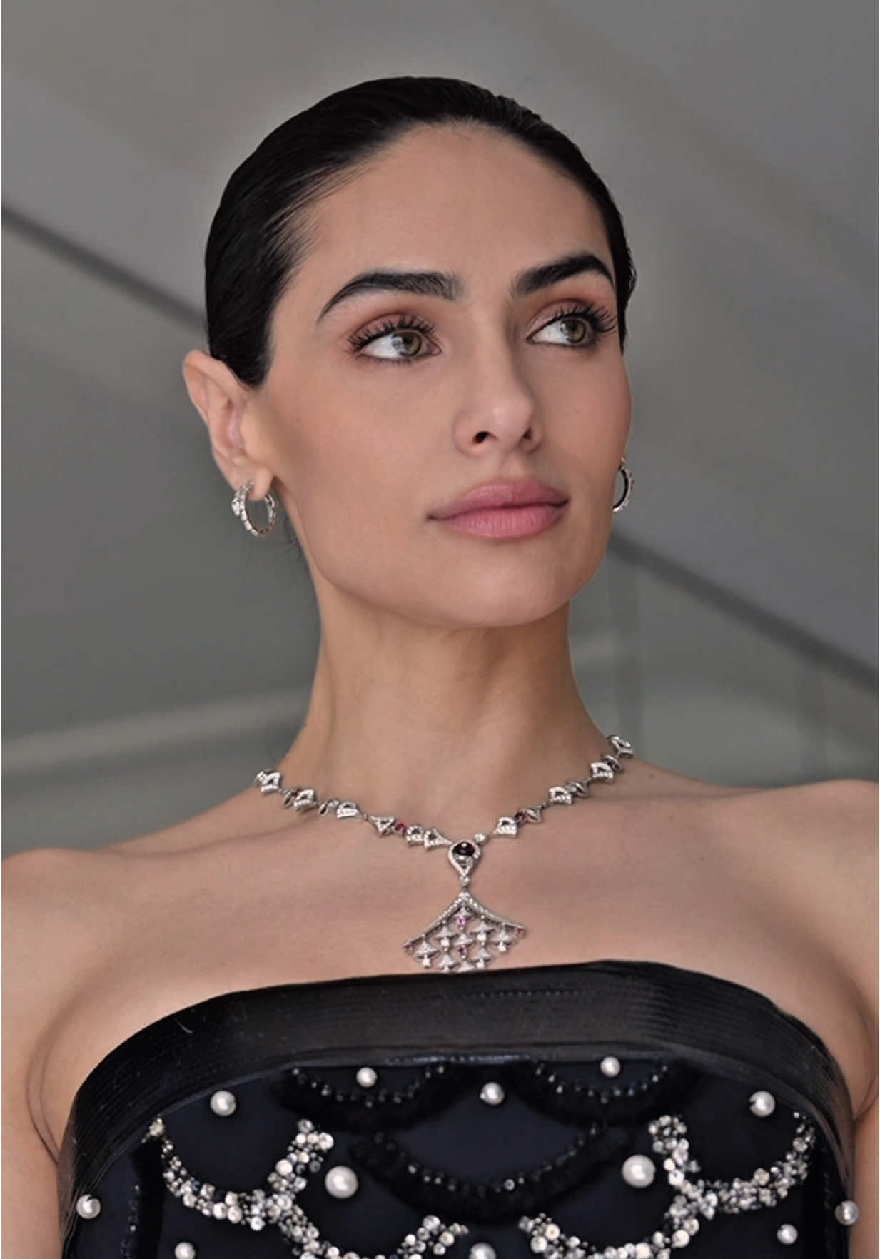 A post by @rennotni on TikTok caption: Cannes con mi fam @L’Oréal Paris  #lorealparismakeup #lorealpariskin #worthit #lorealpariscannes