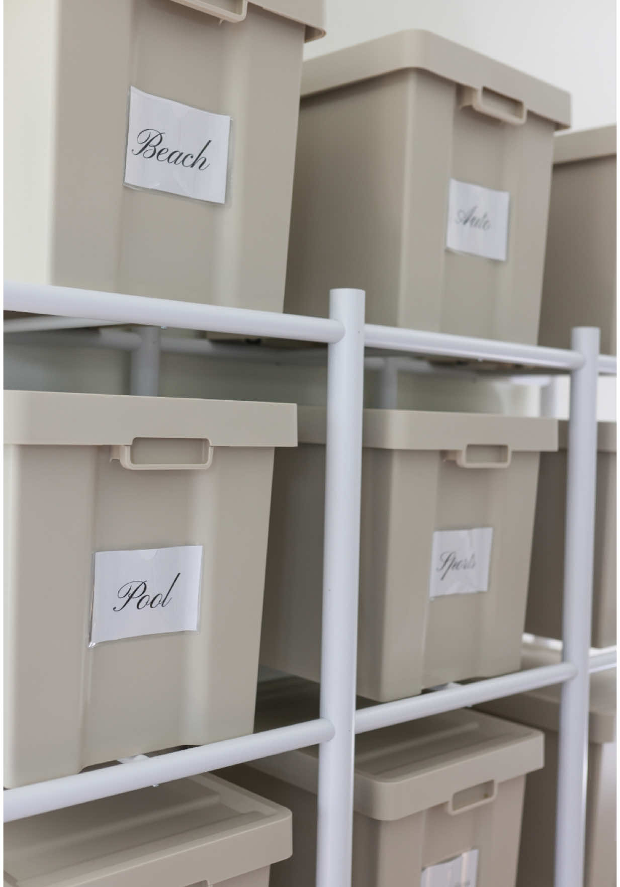 A post by @teresalauracaruso on TikTok caption: Amazon home organization & storage idea 🤍 🔗 in bio! #organizedhome #homeorganization #organizewithme #organize #amazonfinds #amazonhome #amazonfavorites 