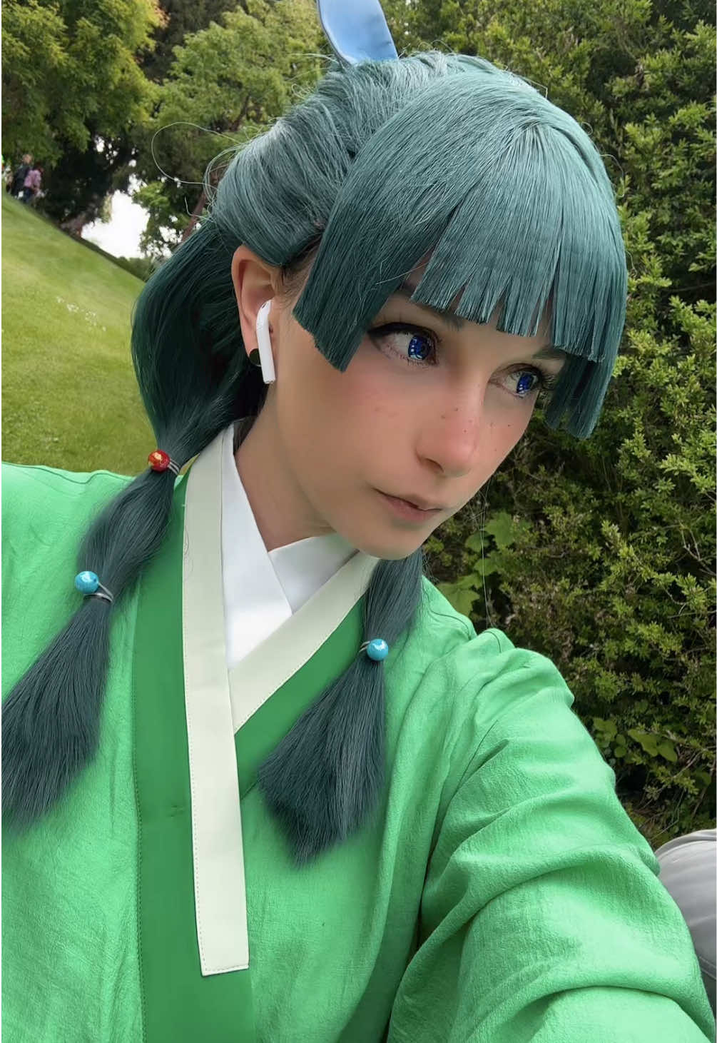 A post by @ on TikTok caption: Maomao💚🤍 #apoteker #apothecarydiaries #maomao #maomaocosplay #maomaotheapothecarydiaries  #comicparkerfurt 
