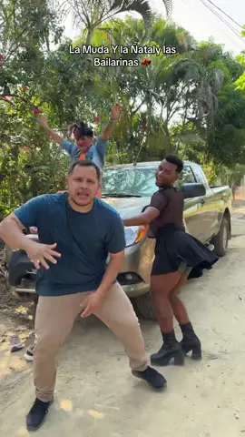 A post by @wilukaa on TikTok caption: La muda y la Ñataly las Bailarinas 💃@lamudahn ⚜️oficial🇭🇳😶 @Soy.Ñataly @Soy.fresera @Nery Mercao 
