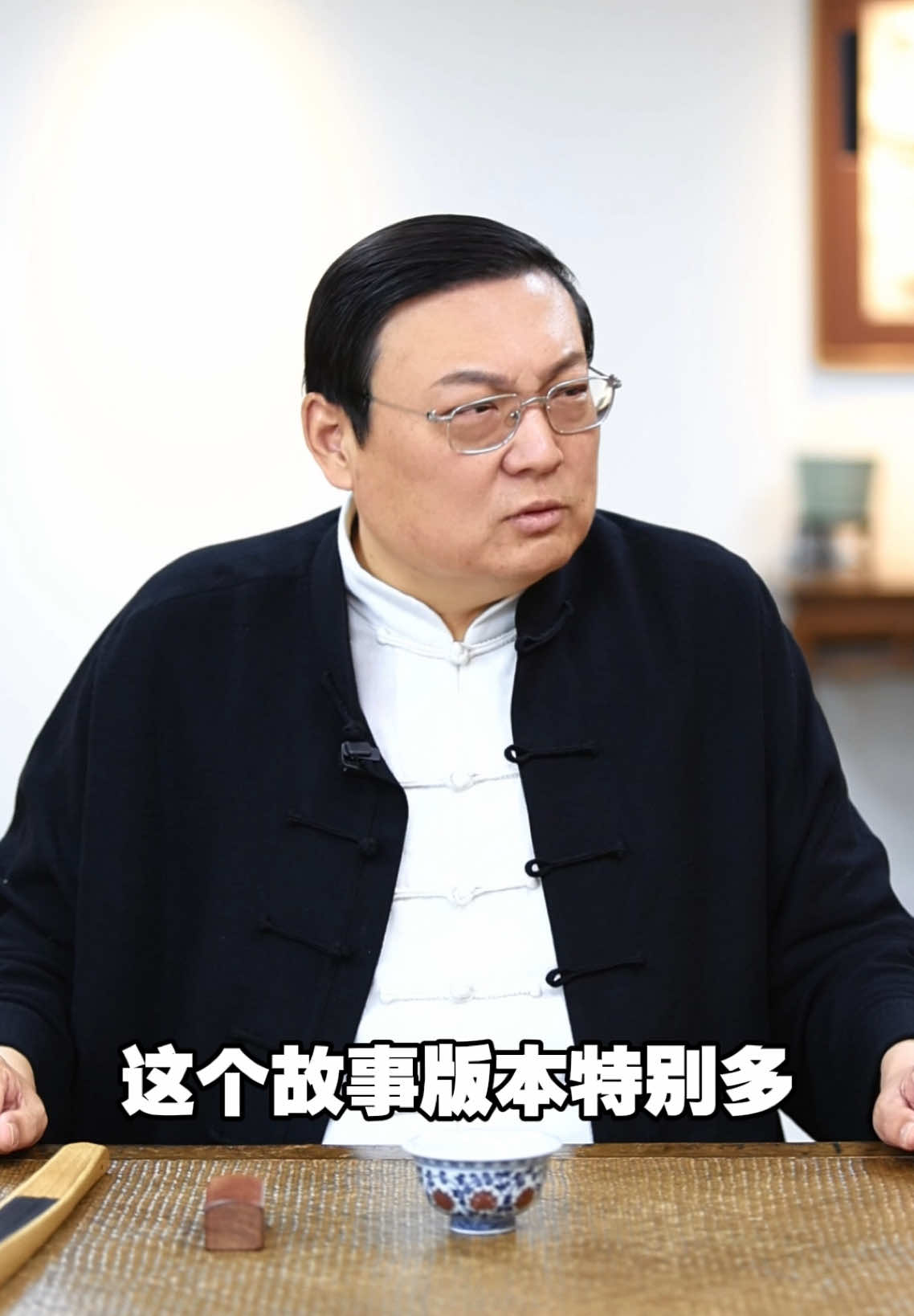 A post by @liangshow on TikTok caption: 老梁：木连僧救母 黄巢起义的合法性