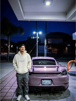 A post by @julio_nyc on TikTok caption: Tomando fotos en las calles de LA me encontré a @Byron con su hermoso porche y le tomé estas fotos! #julio_nyc #super_cars #stretphotographer #julio_LA 