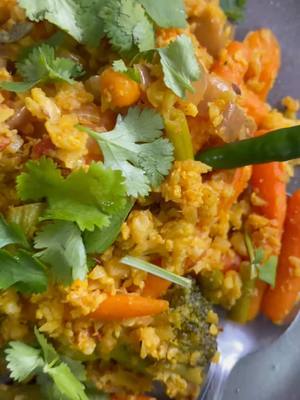 A post by @hdmeal on TikTok caption: If you feel always hungry then try this cauliflower rice , it’s super low in calories n high in fibre #hdprogram #hdmeal @HD Program | +61411229631  