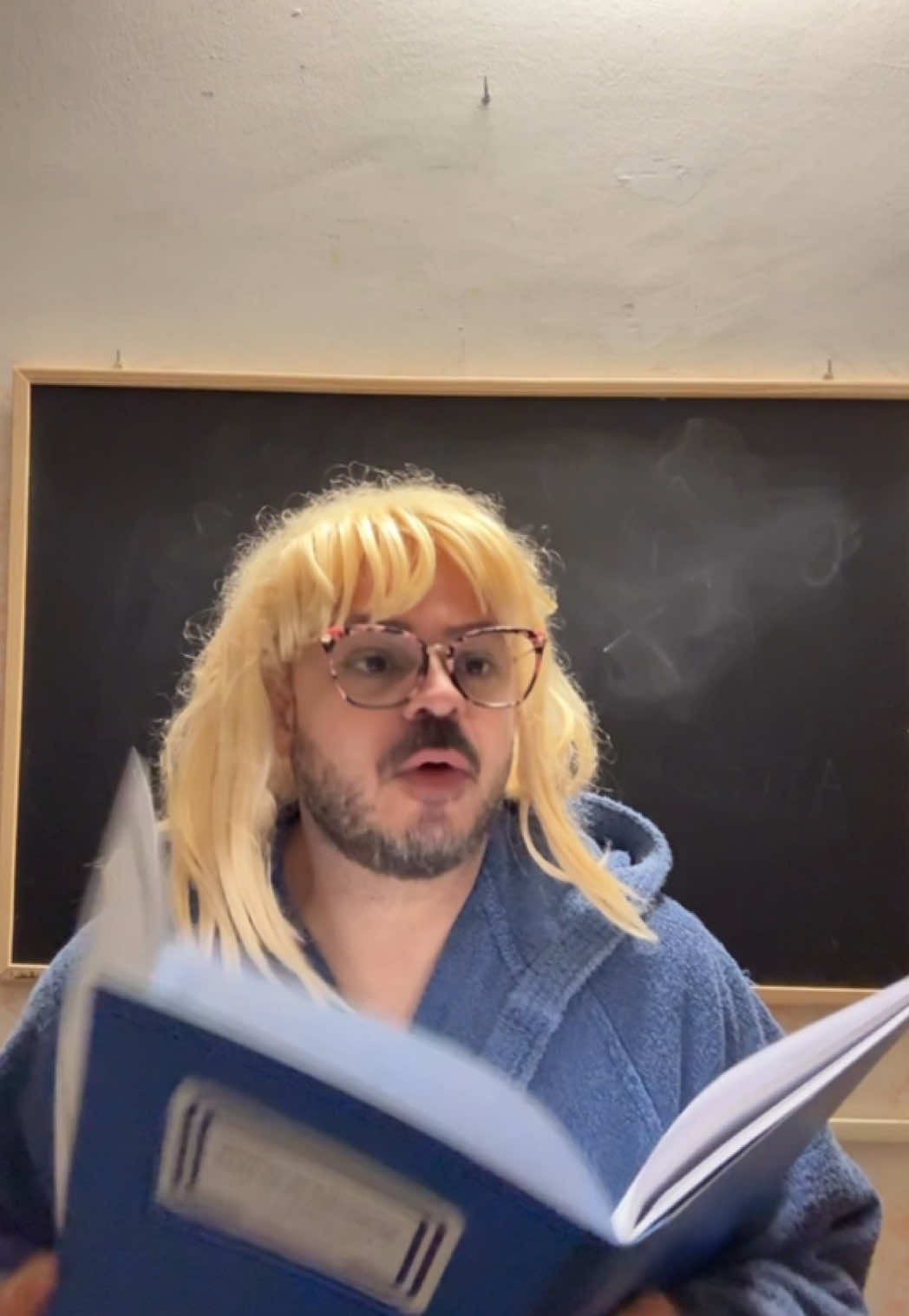 A post by @mandrake1984real on TikTok caption: IMBARAZZI - LE INTERROGAZIONI DI FINE ANNO