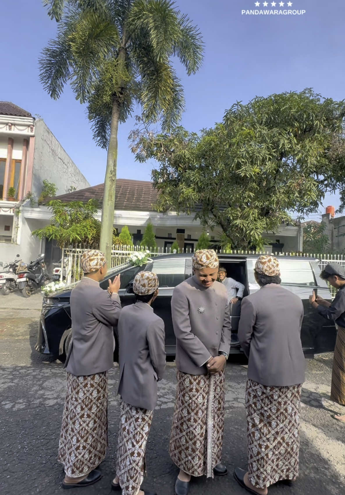 A post by @pandawaragroup on TikTok caption: Keluarga ❤️ #pandawara #SerunyaDiTikTok #GilangDay 