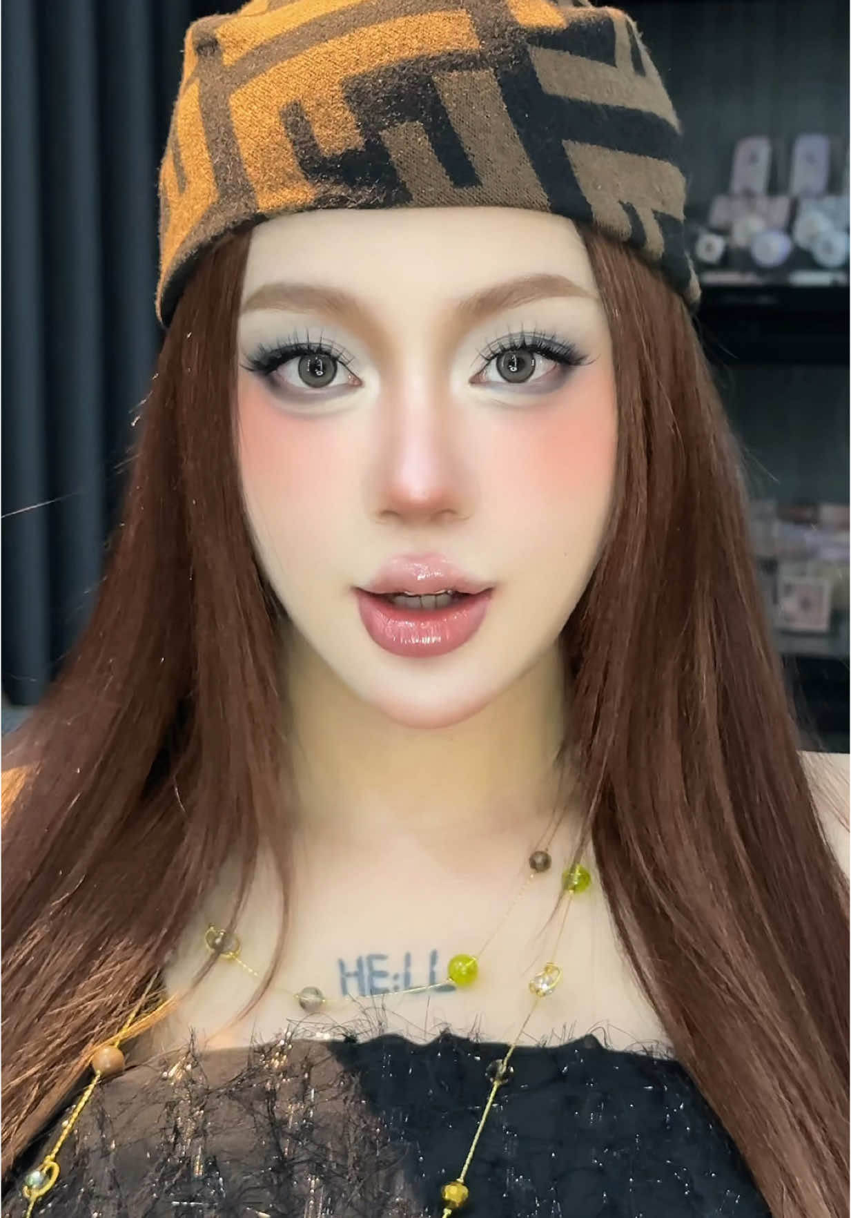 A post by @_inlil on TikTok caption: Công thức cho các gơn phố đêy #inlil #fyp #maybelline #liftergloss #makeup  #maybellinepartner