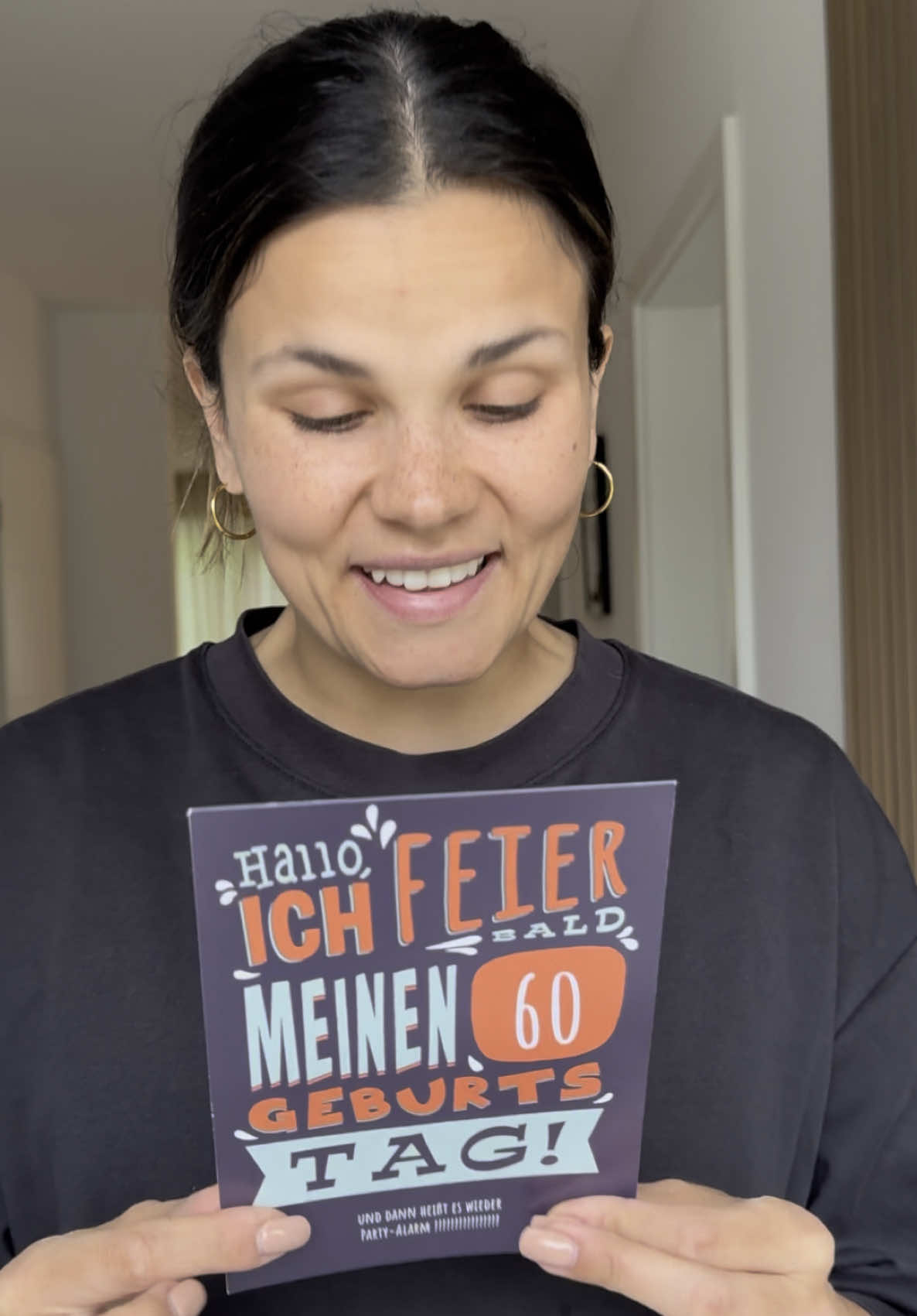 A post by @louisa_masciullo on TikTok caption: In diesem Sinne, vergesst nicht Frank Bescheid zu geben bis 14.8!!! #fyp #fürdich #foryou #birthday 