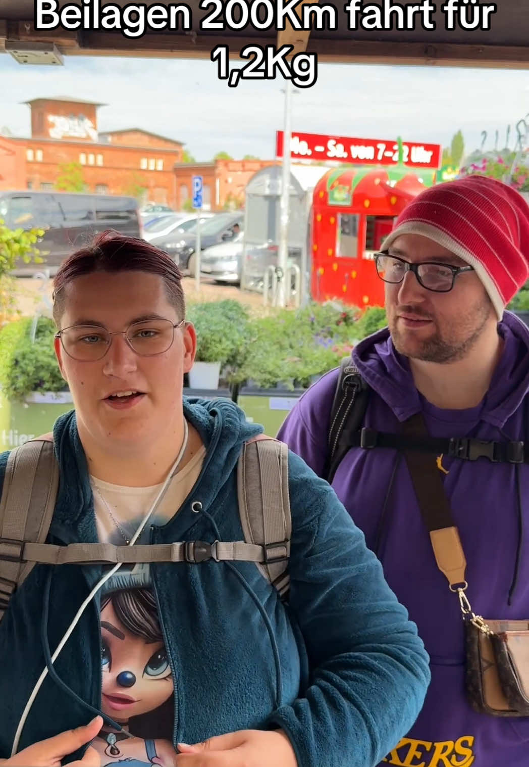 A post by @kurde.der.tiktoker.wurde on TikTok caption: Kunde fährt 200Km für 1204Gramm besten Döner bei #kalamatadönerlübeck #döner #viral 