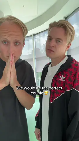 A post by @bankzitters on TikTok caption: Waren jullie er bijna ingetrapt, hè 😂 #bankzitters 
