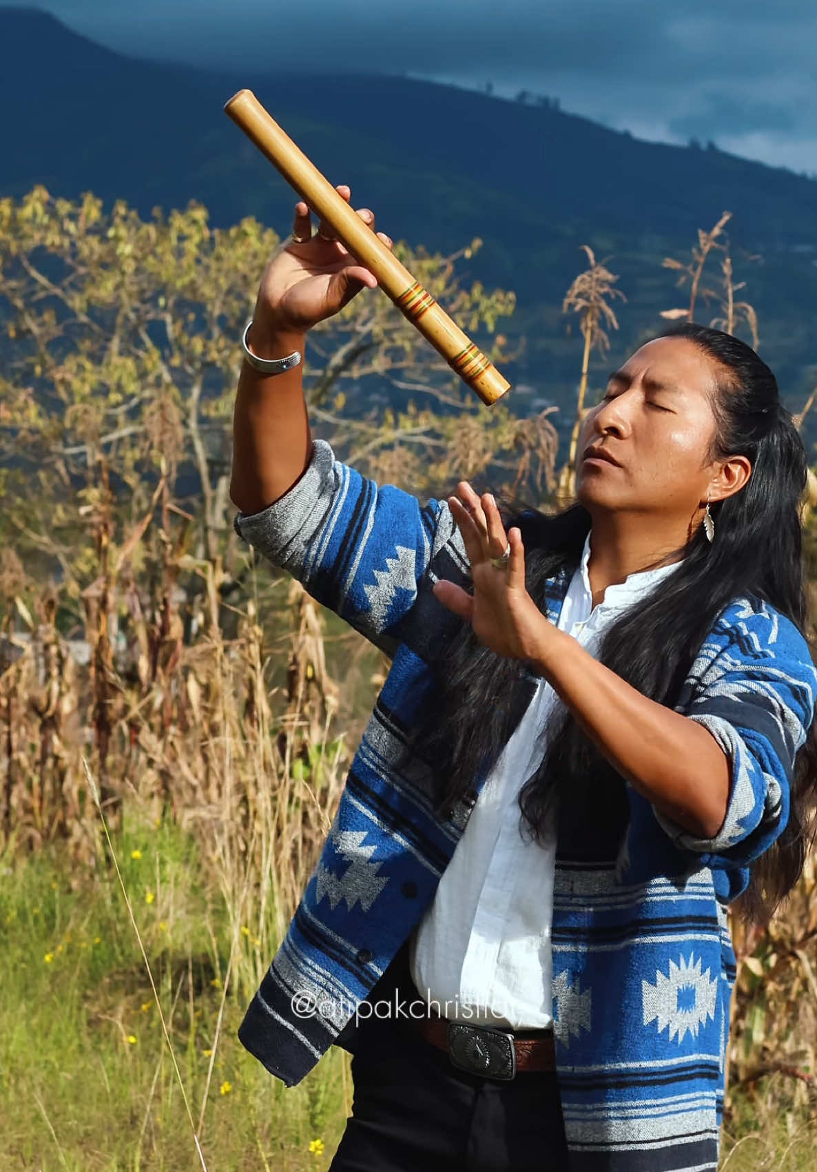 A post by @atipakchristian on TikTok caption: Búfalo Blanco - Native Song 🪶 #andeanmusic #nativemusic #kichwa 