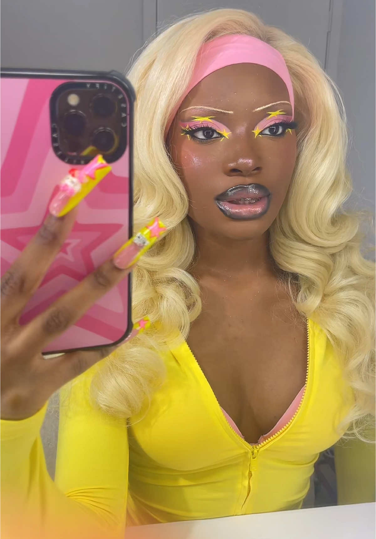 A post by @ on TikTok caption: my sawngggg #fyp #makeupinspo #eyemakeup 