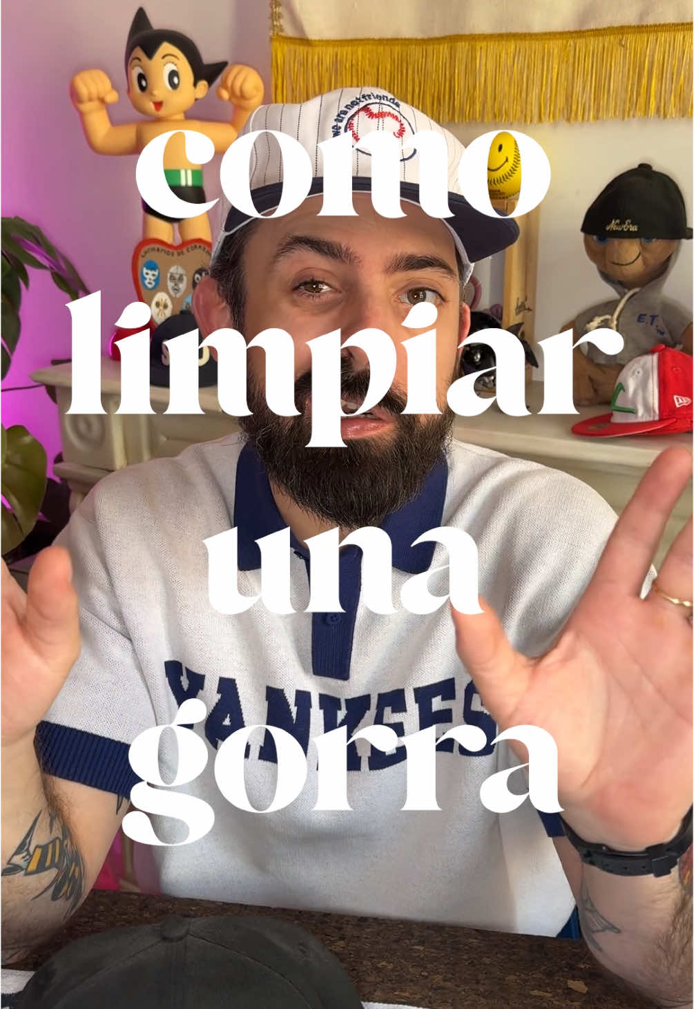 A post by @spacemunarriz on TikTok caption: todos los días alguien me pregunta cómo limpiar una gorra y hoy por fin os voy a enseñar a hacerlo de la forma más barata y con materiales que todos tenemos por casa 🧢🫧