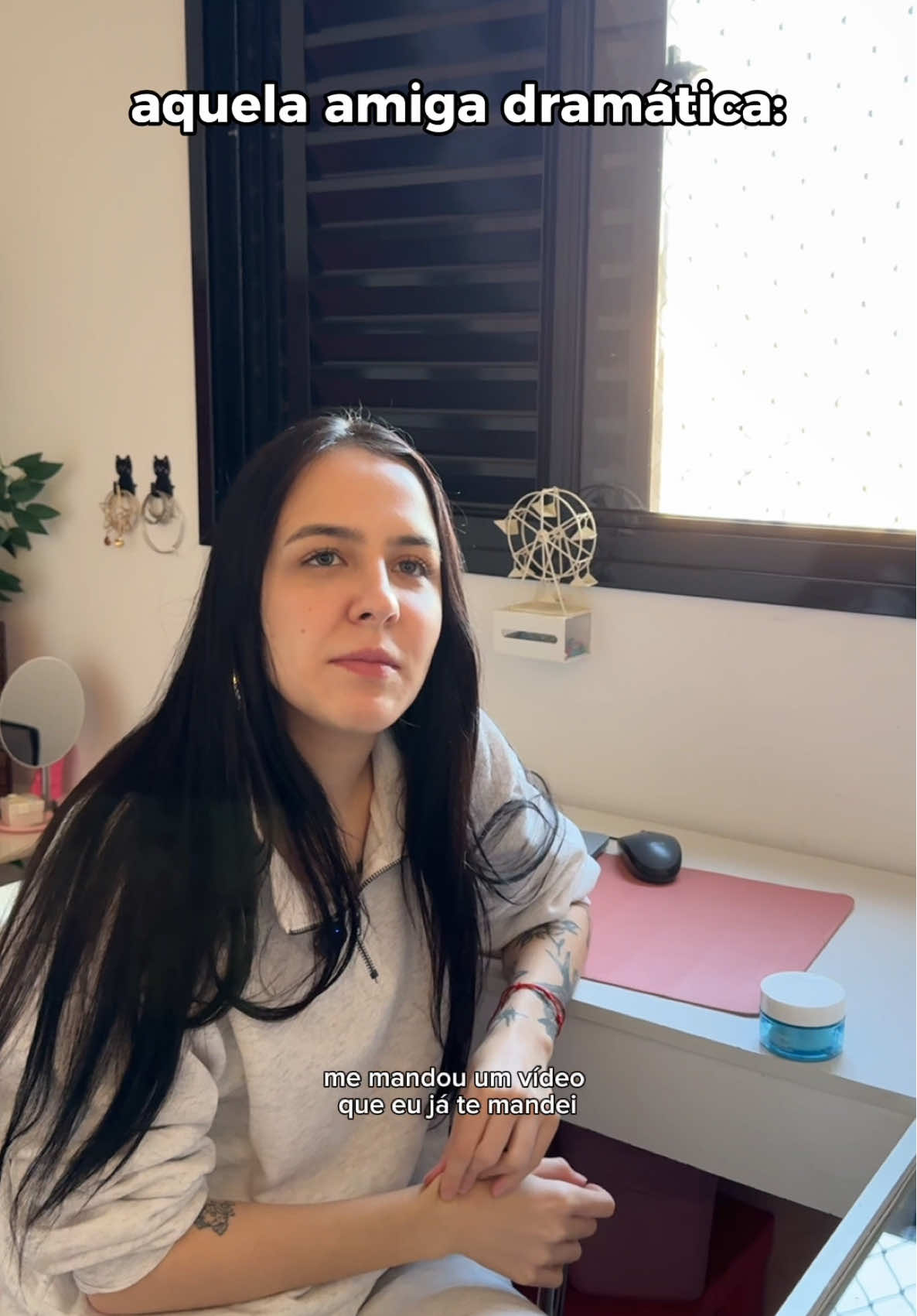 A post by @doarda on TikTok caption: No caso eu sou a amiga dramática :) Com @NEUTROGENA®️ Hydro Boost não tem drama! Ele hidrata e controla a oleosidade deixando a pele super refrescante! #HydroBoostSemDrama #MeuHydroBoost #NeutrogenaSquad *publi
