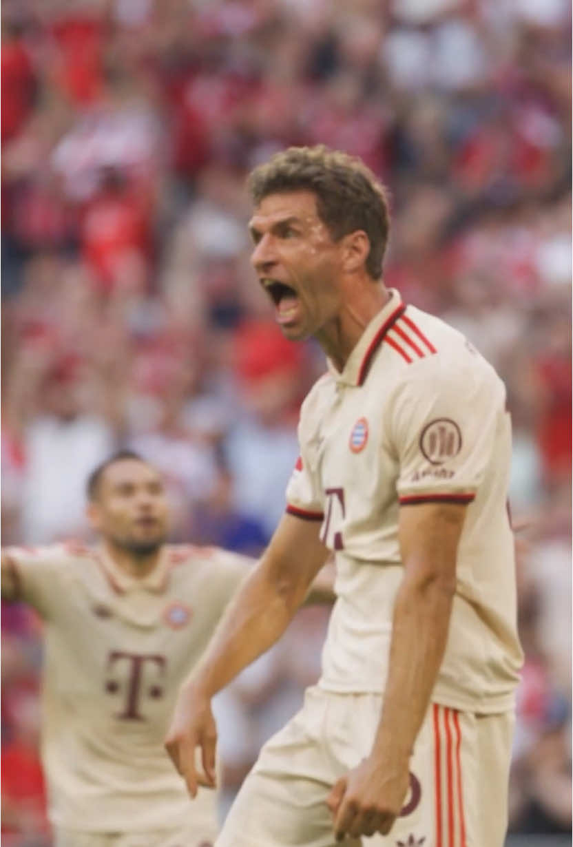 A post by @esmuellert on TikTok caption: Es war mir eine Ehre  ​❤️🤍 @Bundesliga 