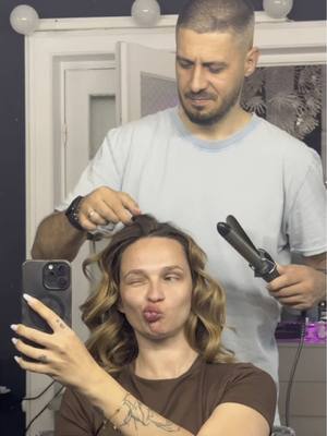A post by @monicaraduofficial on TikTok caption: ✨Cum îți menții părul sănătos și culoarea vibrantă, fără să ajungi la foarfecă? Îți arăt pas cu pas rutina mea completă pentru păr vopsit – ce a funcționat la mine când aveam părul degradat și ce folosesc acum ca să-l păstrez strălucitor, hidratat și protejat zi de zi. Produsele din clip: gama Integrity + gama Color Maintainer de la Milk_Shake. P.S. Până la finalul lunii, toate produsele Milk_Shake sunt reduse pe @Salon Provider : 25% la pachete și 20% la produse individuale!