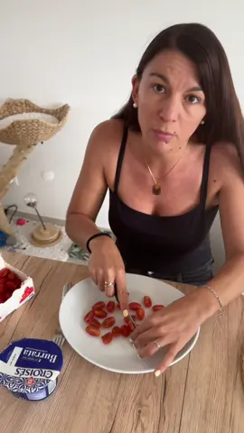 A post by @noemiefamily on TikTok caption: J’essaye la Burrata 😁