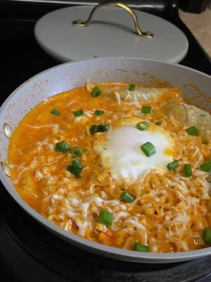 A post by @vanessacooks_ on TikTok caption: Buldak carbonara ramen #buldak #ramen #recipe #fyp 