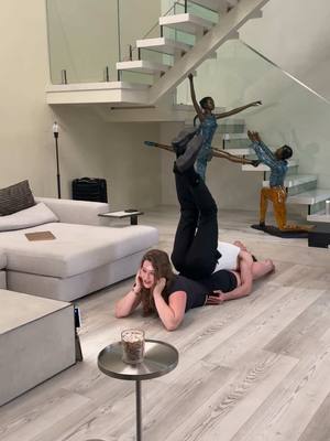 A post by @sondra_blust on TikTok caption: Atrás de cameras 👀😂 @Carlos Alberto Fuentes @Salvitatvoficial 