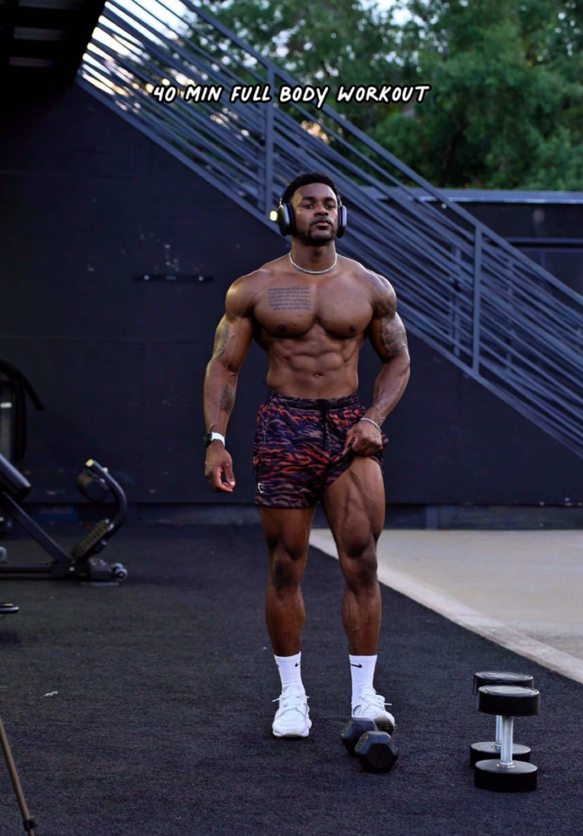 A post by @drayyofficial on TikTok caption: 40 Minute Full Body Workout 🔥 Complete 5 Rounds for best results! #fitness #fitnessmotivation #fullbodyworkout 