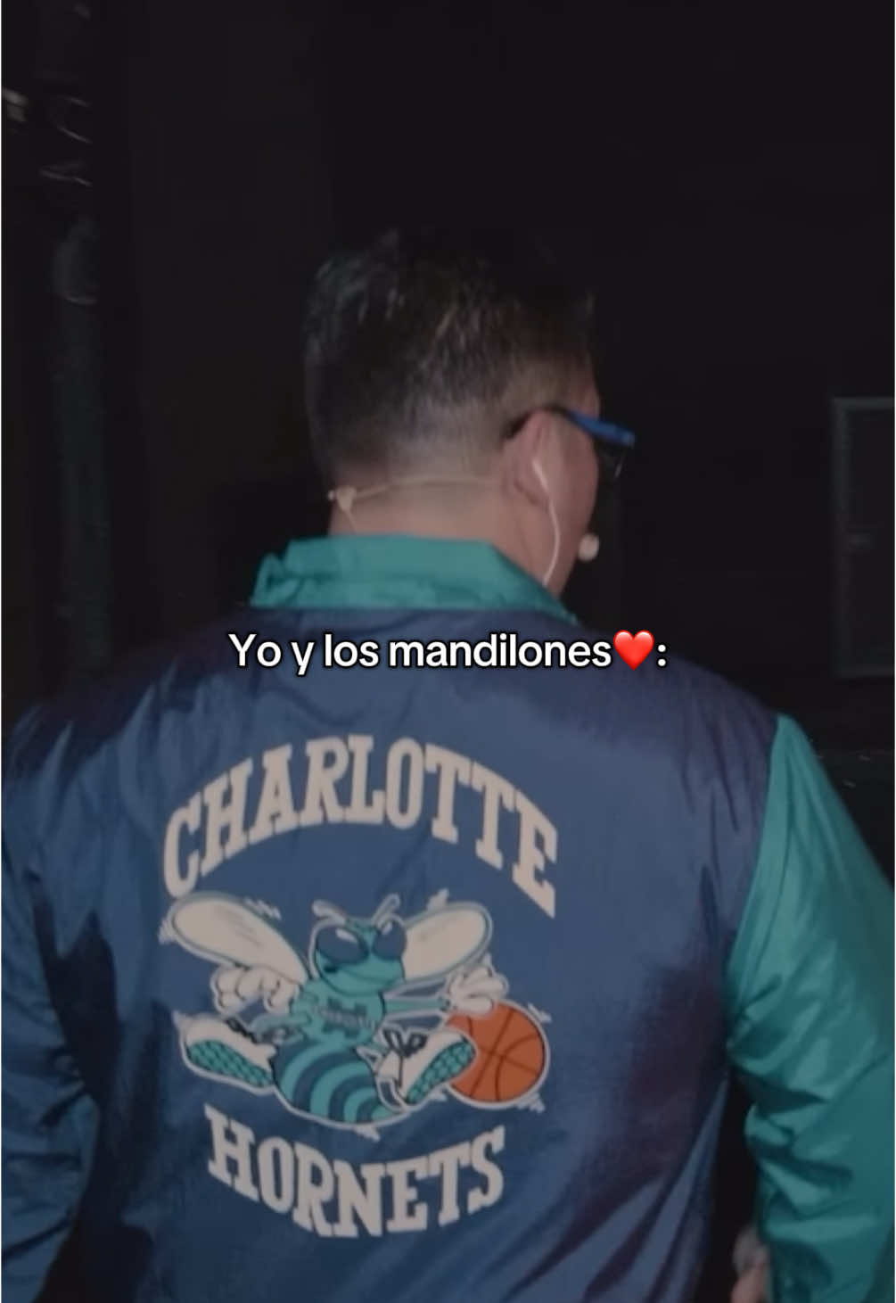A post by @francoescamillaofficial on TikTok caption: Un lobo domesticado en el #Cabareteando que se subió ayer a mi canal…. 