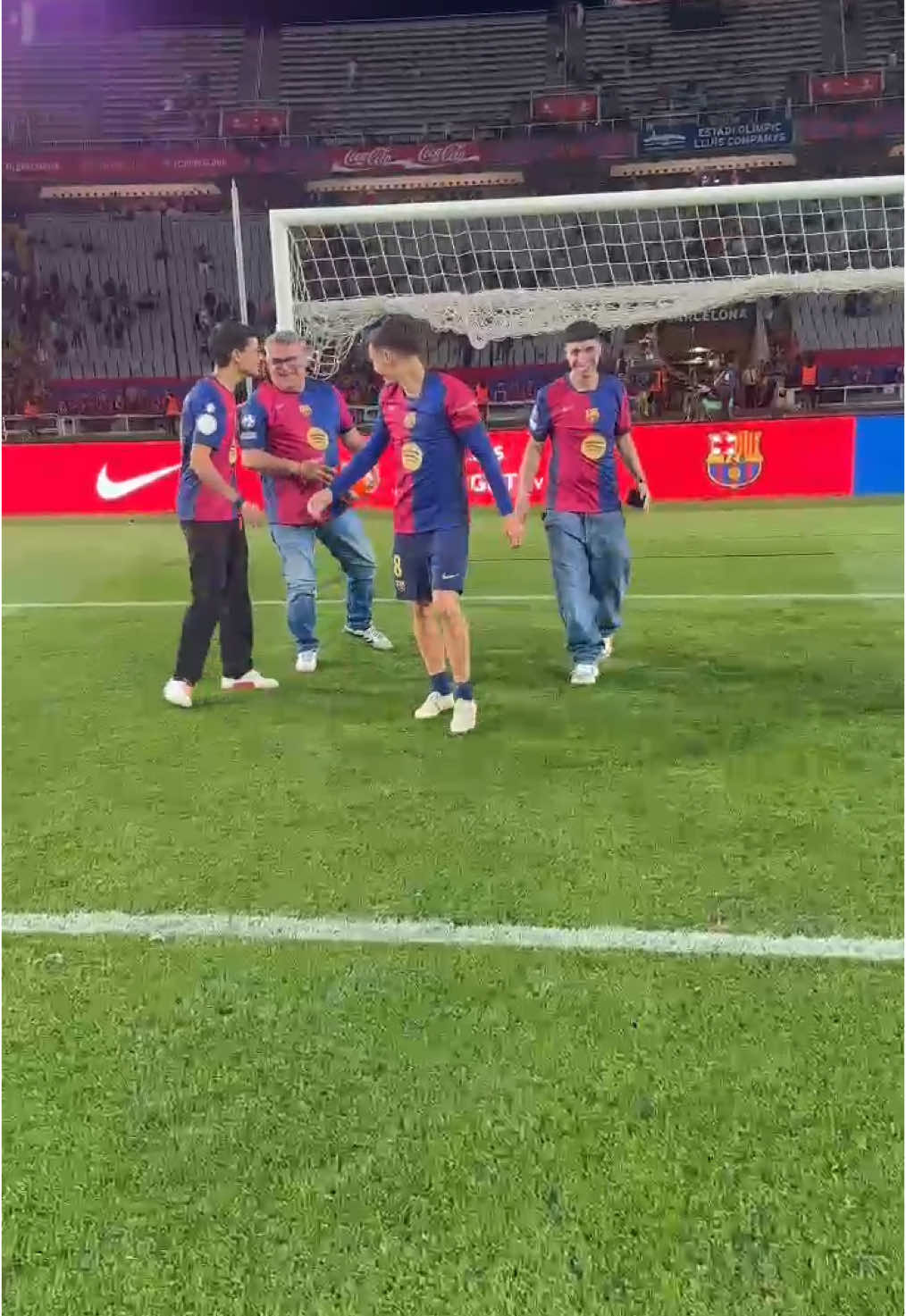 A post by @pedri on TikTok caption: Guantes de oro 🧤Vamos Fernando!