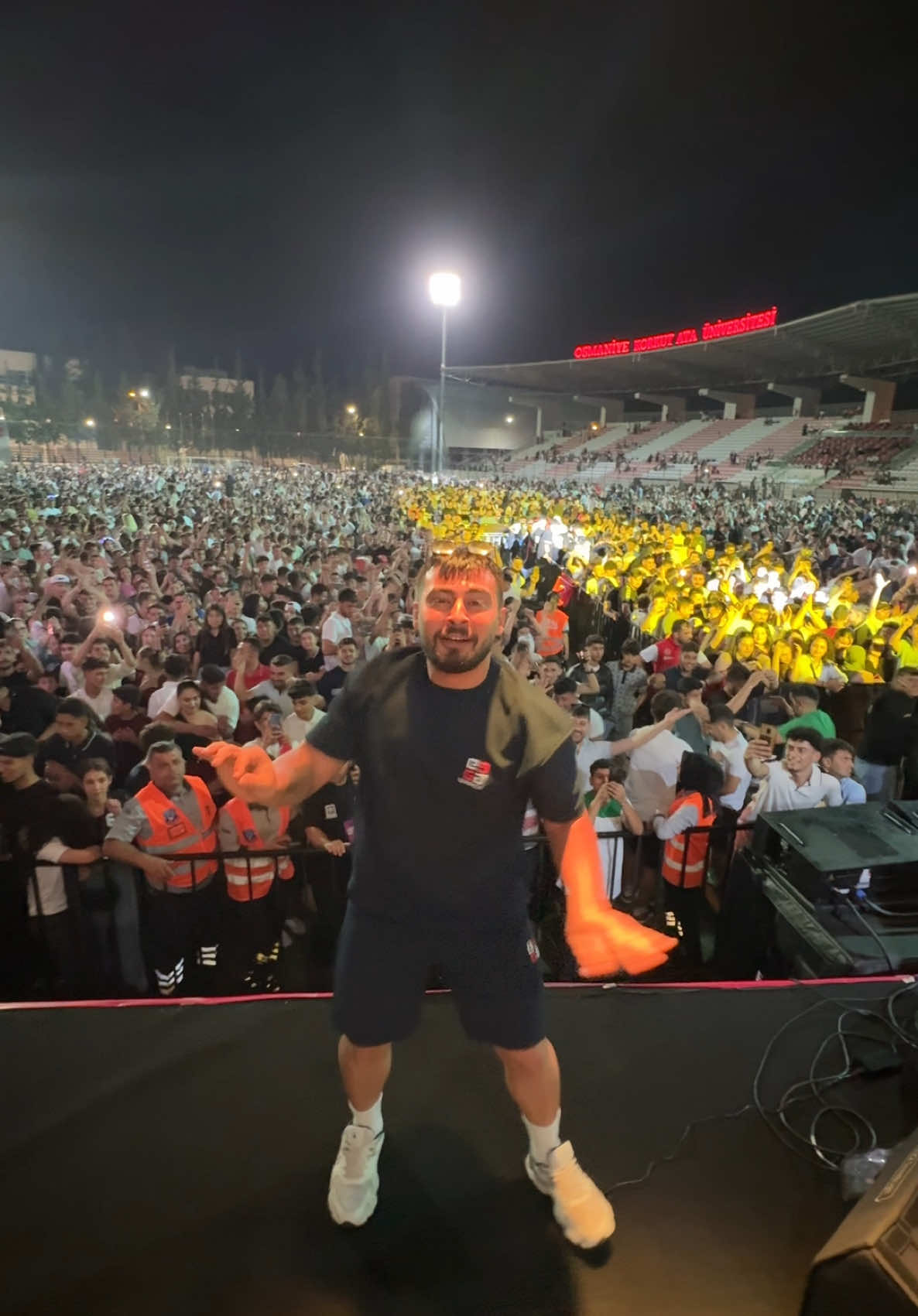 A post by @enescinpolat on TikTok caption: Herkesin enerjisini aldım bombayıyım #enescinpolat #geliyor 