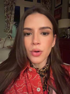 A post by @leleburnier on TikTok caption: O microondas é muito o primo gen z descolado 