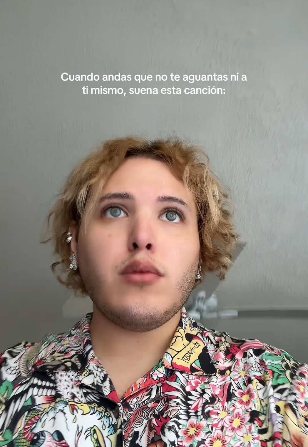 A post by @robdawe on TikTok caption: Quién más anda bajoneadx? Solo yo?