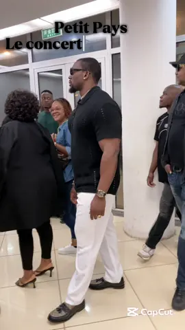 A post by @cliveketu on TikTok caption: Nous étions avec la légende, le grand maître, le tenant du titre @Petit pays officiel #paposy #yaounde 