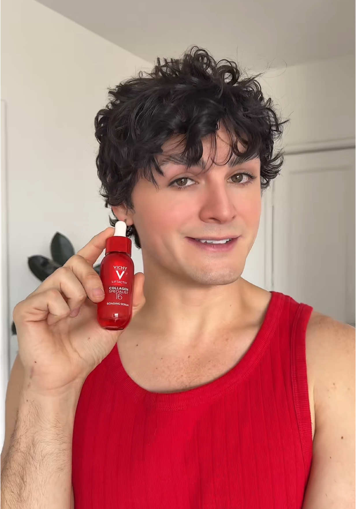 A post by @andrewlarranaga on TikTok caption: A quien no le gusta el colageno? 😂👀@Vichy Laboratoires #MEandmyCOLLAGEN #Collagen16 #Collagenviral #Tudermatólogosabemás LA BELLEZA ES SALUD  123300EL950584