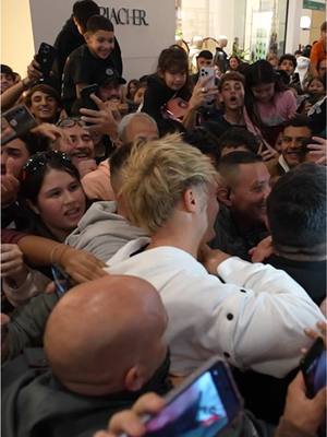 A post by @ianlucasok on TikTok caption: Fui a grabar a un shopping y me echaron de la cantidad de gente que fue. Los amo❤️ 