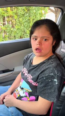 A post by @elhueleperron_ on TikTok caption: Lupe siempre se sale con la suya 😭 @La Buen Lupe #parati #viral #risa #fyp #foryou