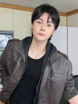A post by @yun_tuyo on TikTok caption: shake it to the max🕺 #yun 