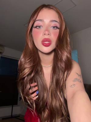 A post by @katteyes on TikTok caption: a qué hora viste este video ? 🥰🙂‍↔️