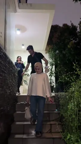 A post by @akashellahi on TikTok caption: Selalu full senyum sayang biar aku semangat untuk berjuang🥰#akashellahi #elvyaabdullah 
