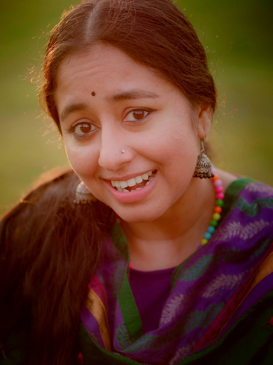 A post by @liyajogin on TikTok caption: ശ്യാമമേഖമേ!!📷 @jogin_mathew . . .. . . . #trendingreel #viral #joginmathew #liyajogin #shyamamekhame #malayalamhitsongs #90hits #mohanlalparvathisong #dileepkavyasong 