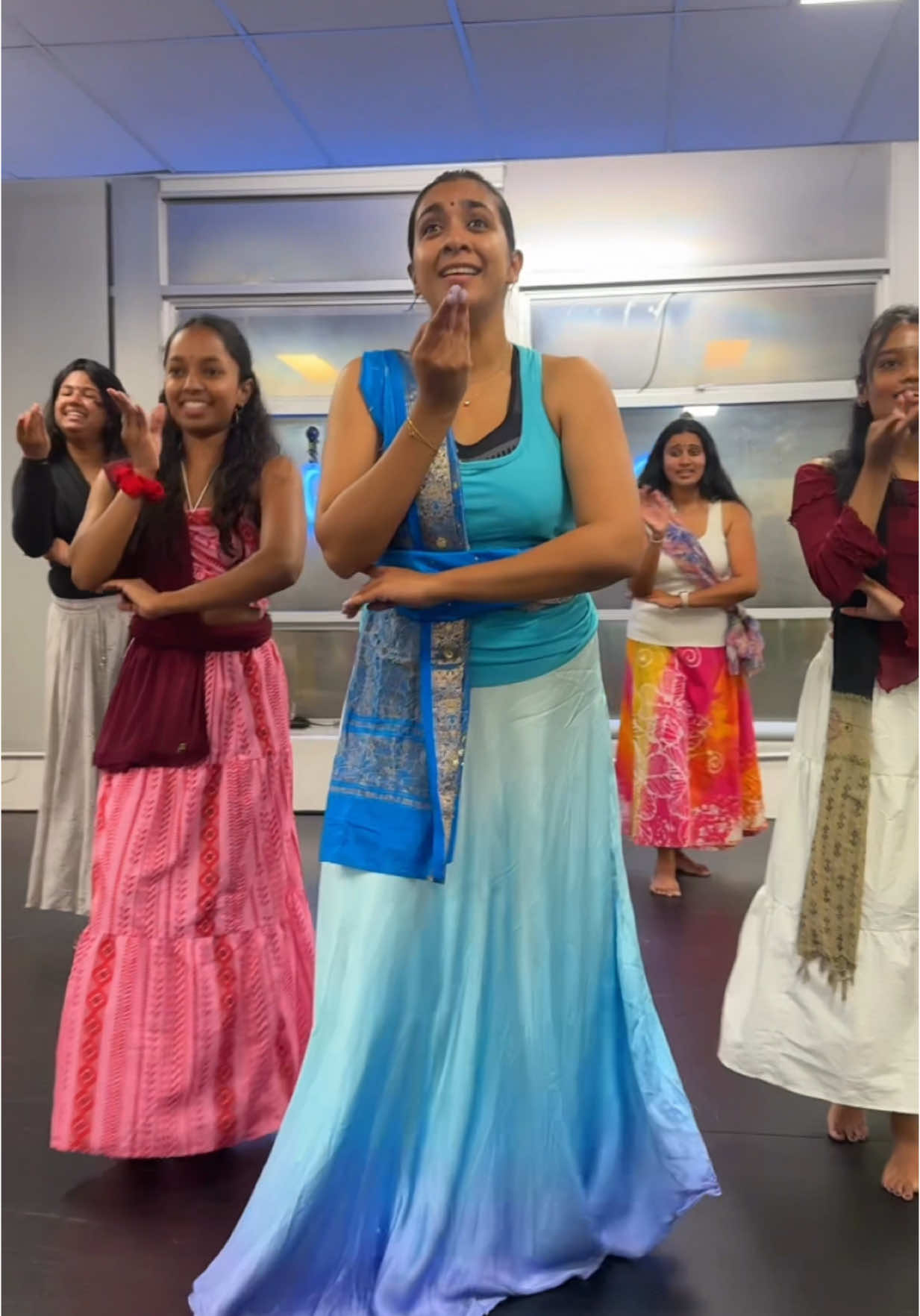 A post by @sachini1107 on TikTok caption: Enna solla 🫶🏻 #bollywithsach 🇦🇺 . #fyp #sachininipunsala 