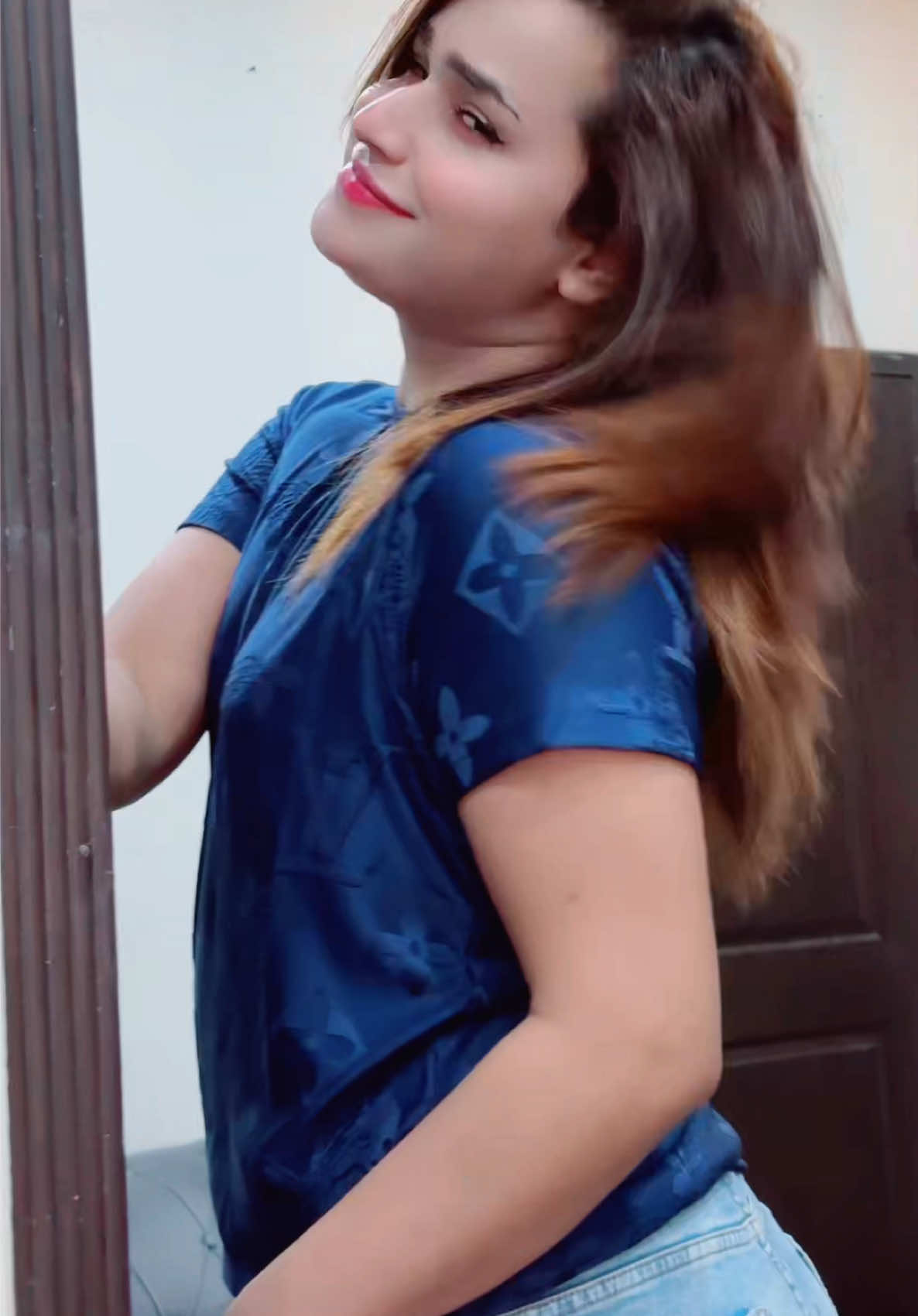 A post by @alishanofficial_ on TikTok caption: Aisa koi banya na jaal way😜 #lahore #alishanfam #fypシ 