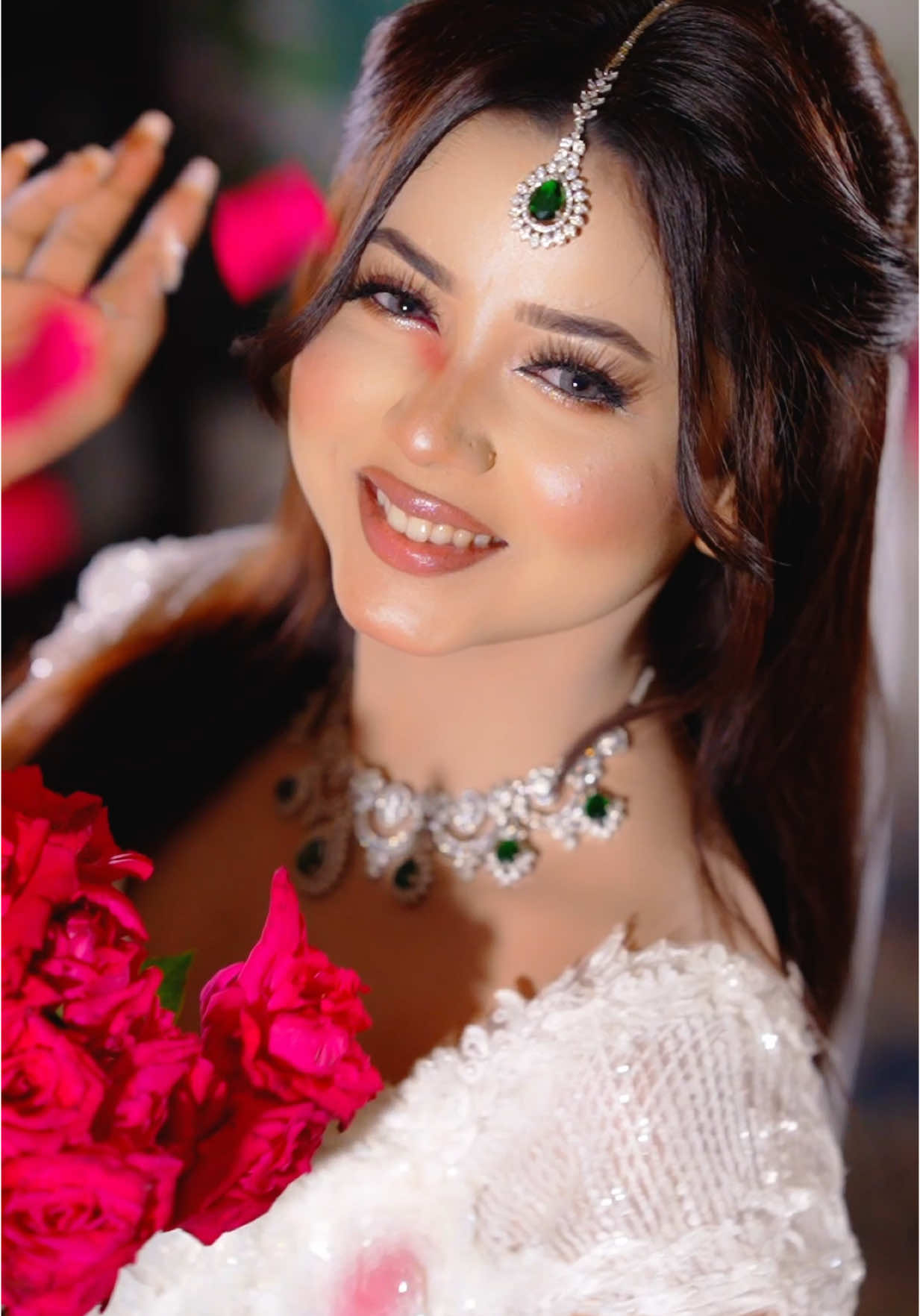 A post by @arohi_mim on TikTok caption: Turkish bride 🤍 makeover done by @Thai she beauty salon ✔️ #arohimim #trend #foryoupage #turkishbride 