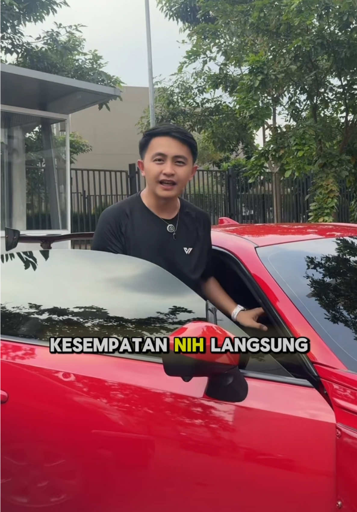 A post by @rivelsumigar on TikTok caption: Orderan minyak goreng banyak banget