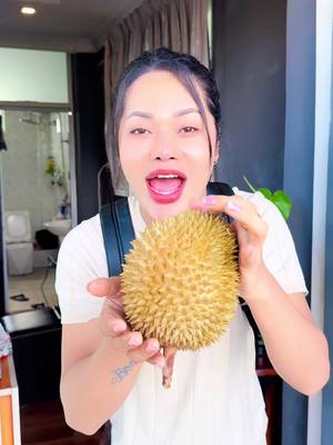 A post by @sann1k94 on TikTok caption: တစ်လုံး ၃သိန်း 😳😱#naysann #masterwhite #ဒူးရင်းသီးနေကာမိတ်ကပ် 