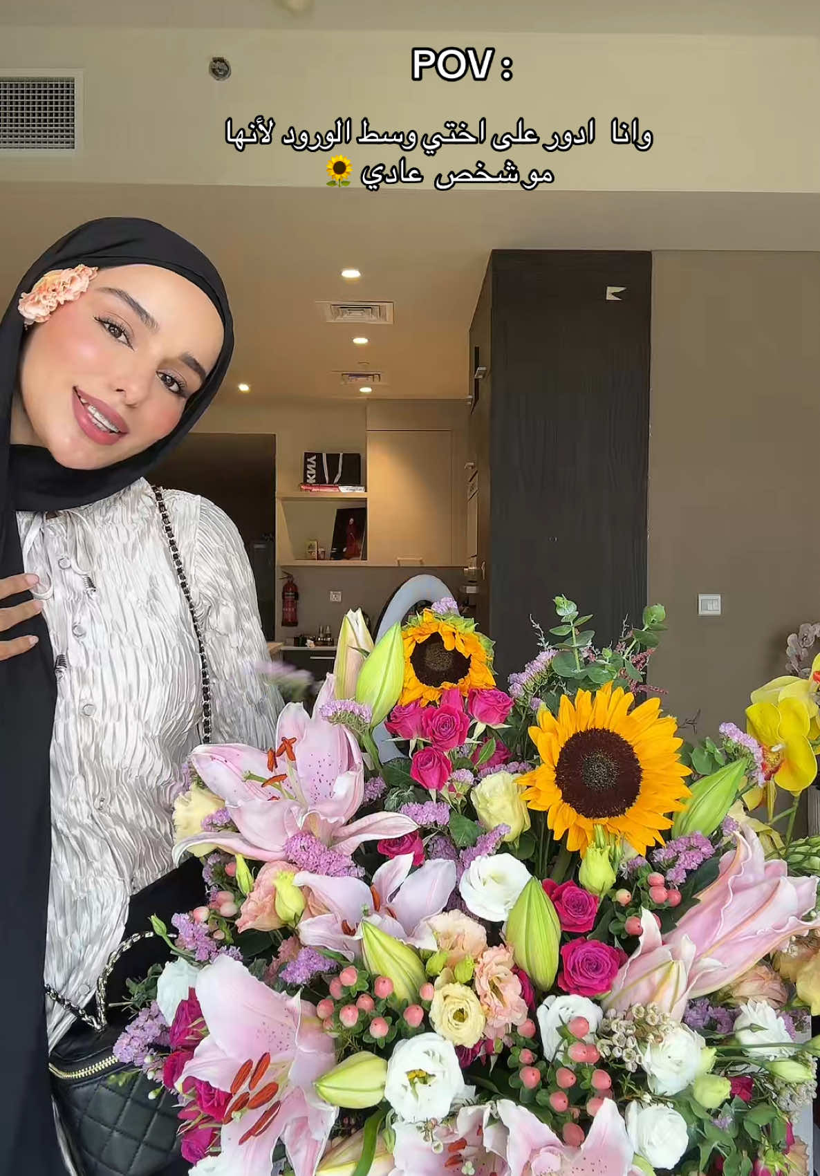 A post by @rahmalaribi_ on TikTok caption: كم من وردة في فيديو 🤭😍؟؟ #rahmalaribi #اكسبلور 