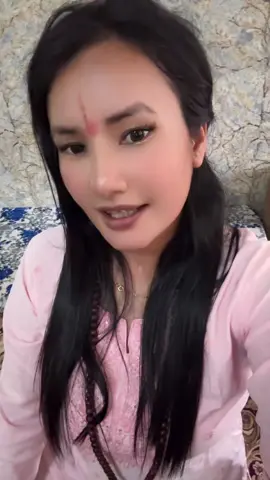 A post by @sumitraa9 on TikTok caption: #godblessyouall #lotsoflove❤️😘❣️♥️ #🕉️♥️😘 #jayeosho #jayegurudeb #radheyradhey🦚🙏❤️ #everyone #foryoupage #🕉️♥️😘 #peacful #yashoda92 #godmylife 