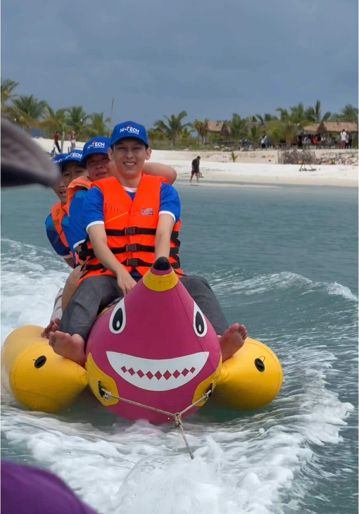 A post by @rickkh on TikTok caption: #កោះស្តេច 