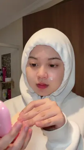 A post by @mieayamthebstt on TikTok caption: Trend bedak g2g nya qaqa 