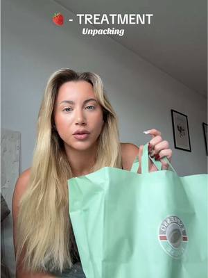 A post by @hannihase on TikTok caption: Not me getting emotional over a salted caramel iced latte… 🥹😭✨🌸 #fy #fyp #foryou #unpacking #food #delivery #icedlazte #dreams #dreaming #periode #erdbeerwoche #princesstreatment #couple #lovelanguage @Daniel Rocco 