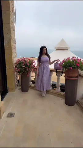 A post by @rahmah_bassam9 on TikTok caption: عيونها خضار، صوتها نسيم، وحضورها مثل شمس الربيع 💜👑 #رحمه_بسام #جيش_رحمه #fyp 