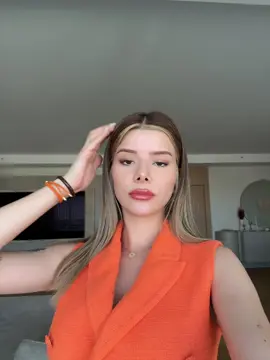 A post by @merveyalcin on TikTok caption: Sefonun sarkisi tutana kadar video cekiyorum gun1