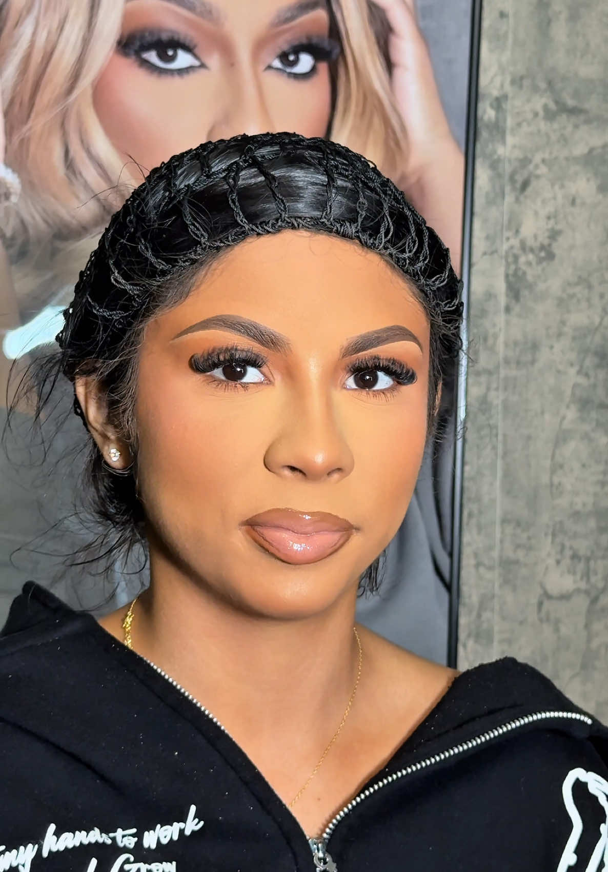 A post by @muaisyss on TikTok caption: Mariah is that you girl 🤨  she looks so much like her 😭😍😍 follow my ig@ isyssmua to stay up to date w all future content and info,  1:1 classes are now available to book ! I'm a New Orleans MUA that works 7 days out of the week! Link in my bio to book #makeuptutorial #nolamua #neworleansmua #fyp #MakeUpArtist #blackgirlmakeuptutorial